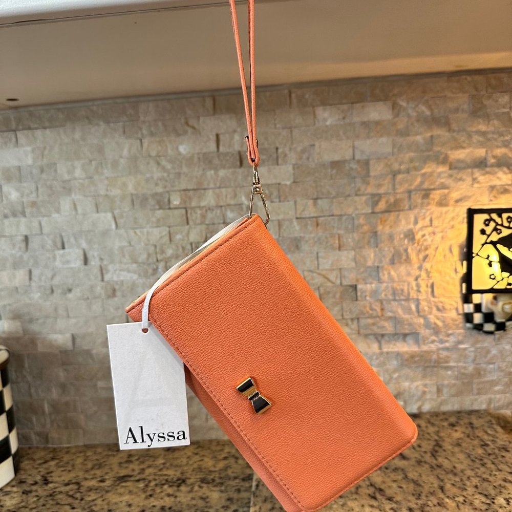 Alyssa Vegan Leather Wristlet BNWT - Picture 6 of 8